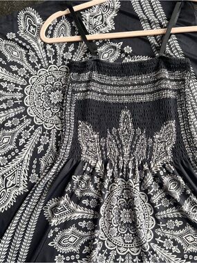 Gray & White Maxi Dress - Size Medium